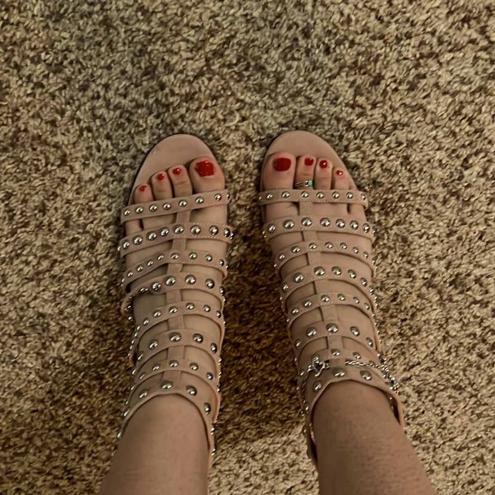 Beautiful pale peach Steve Madden high heels- good as new! 🪄